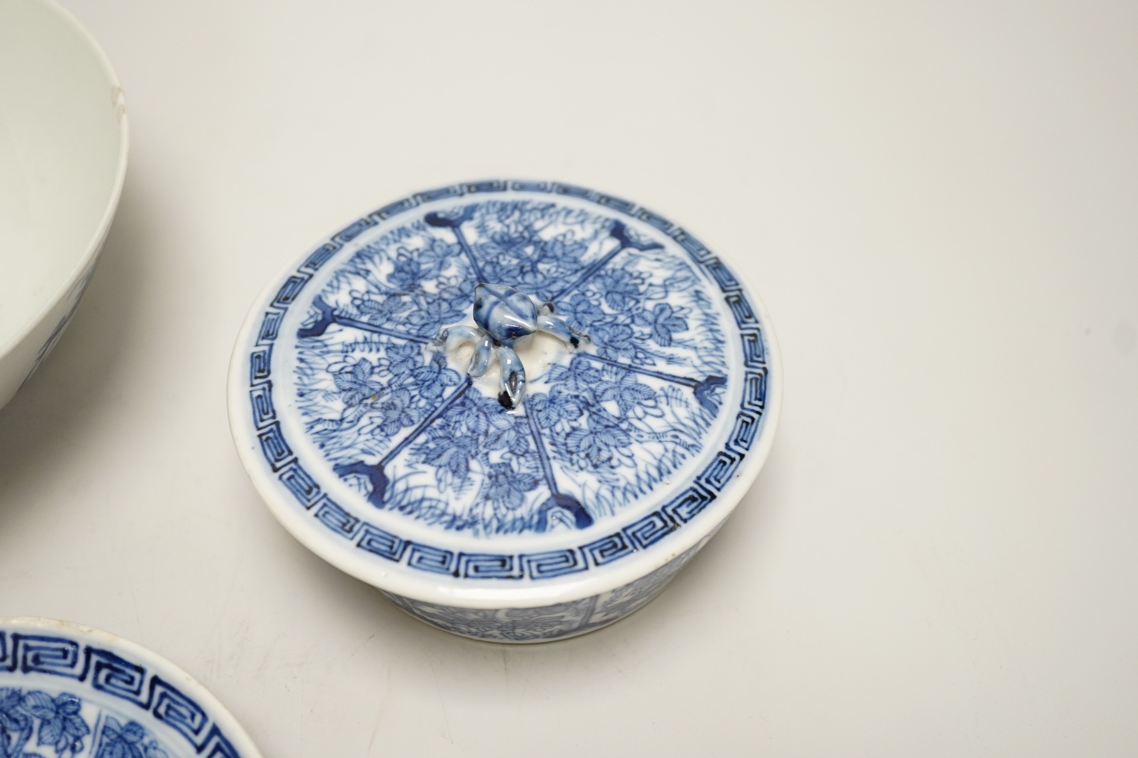 A Chinese blue and white Dragon medallion bowl, 16.3 cm, a blue and white pot cover and stand and a Japanese box and cover